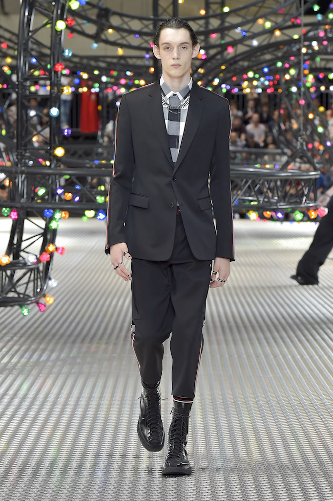 Dior_Homme_mss17_look_01