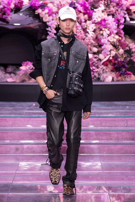 Versace: The Women's and Men's Fall-Winter 2020 Collection - Luxferity  Magazine